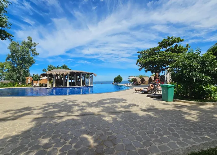 Modern Executive With Pool And Access *