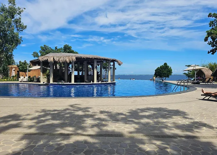 Modern Executive With Pool And Access * Punta Engano (Mactan)
