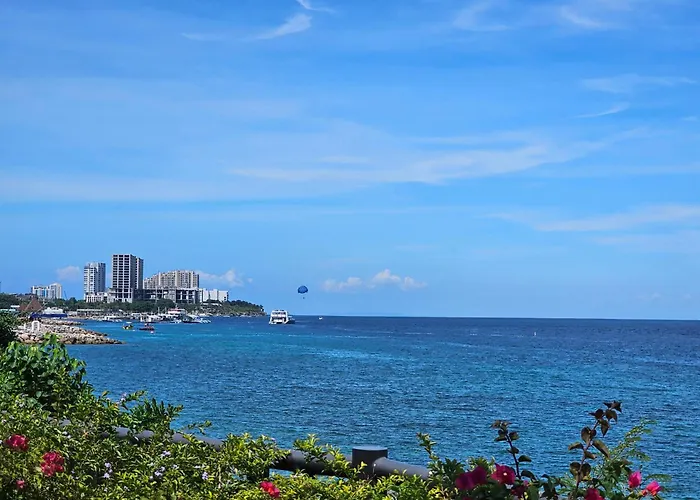 Modern Executive With Pool And Access * Punta Engano (Mactan)